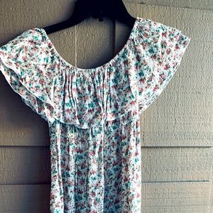 Cute off the shoulder flowery top, size Medium